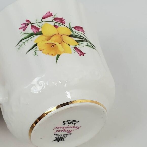 Royal Imperial Bone China Teacup Yellow Daffodils Floral Gold Trim England - Picture 7 of 8